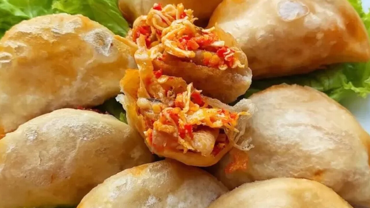 Cireng Ayam Suwir Jadi Primadona Baru di Pasar Kuliner Jalanan