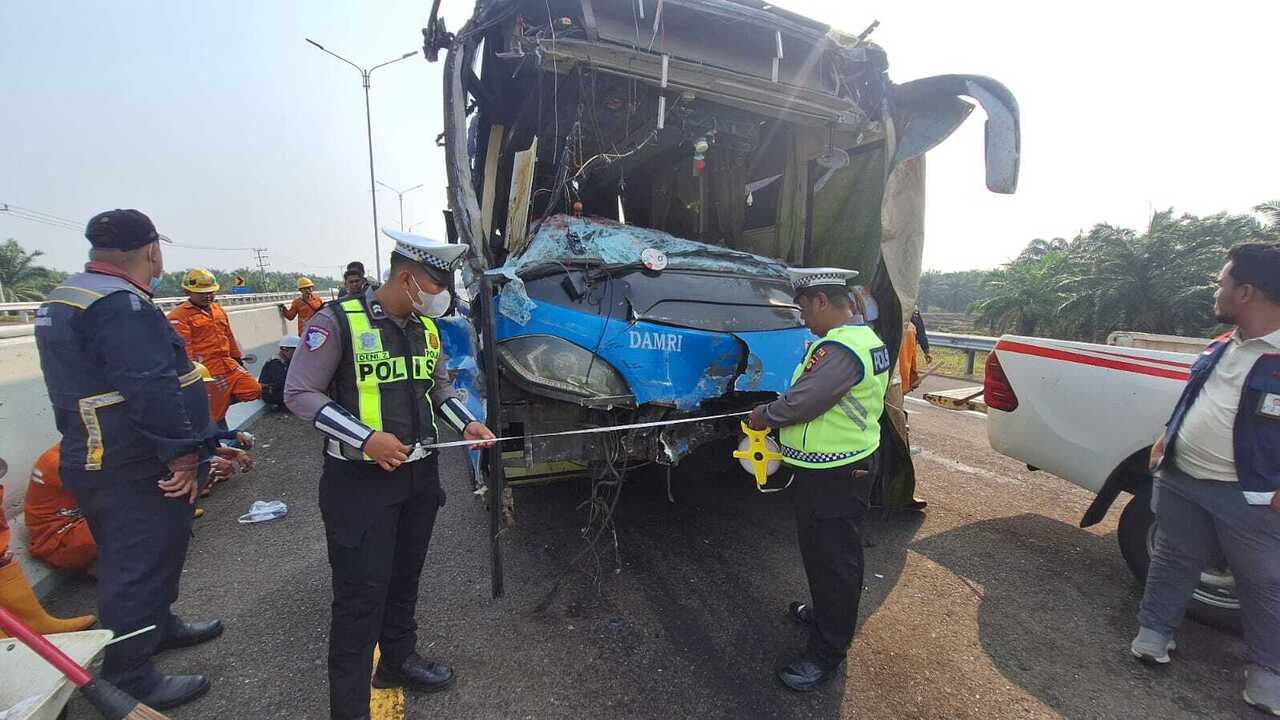Tabrakan Beruntun di Tol Palindra, 17 Penumpang Bus Damri Terluka
