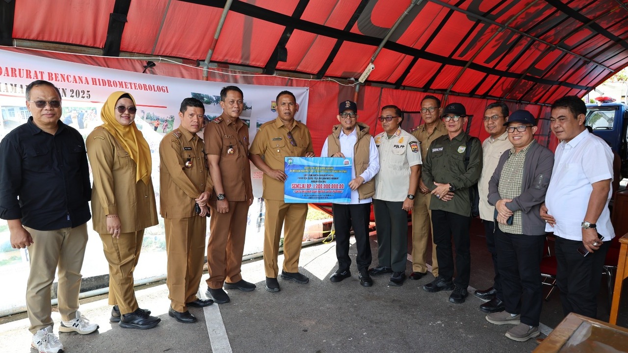 Teddy Antarkan Langsung Bantuan Kemanusian Untuk Korban Bencana di Sumatera