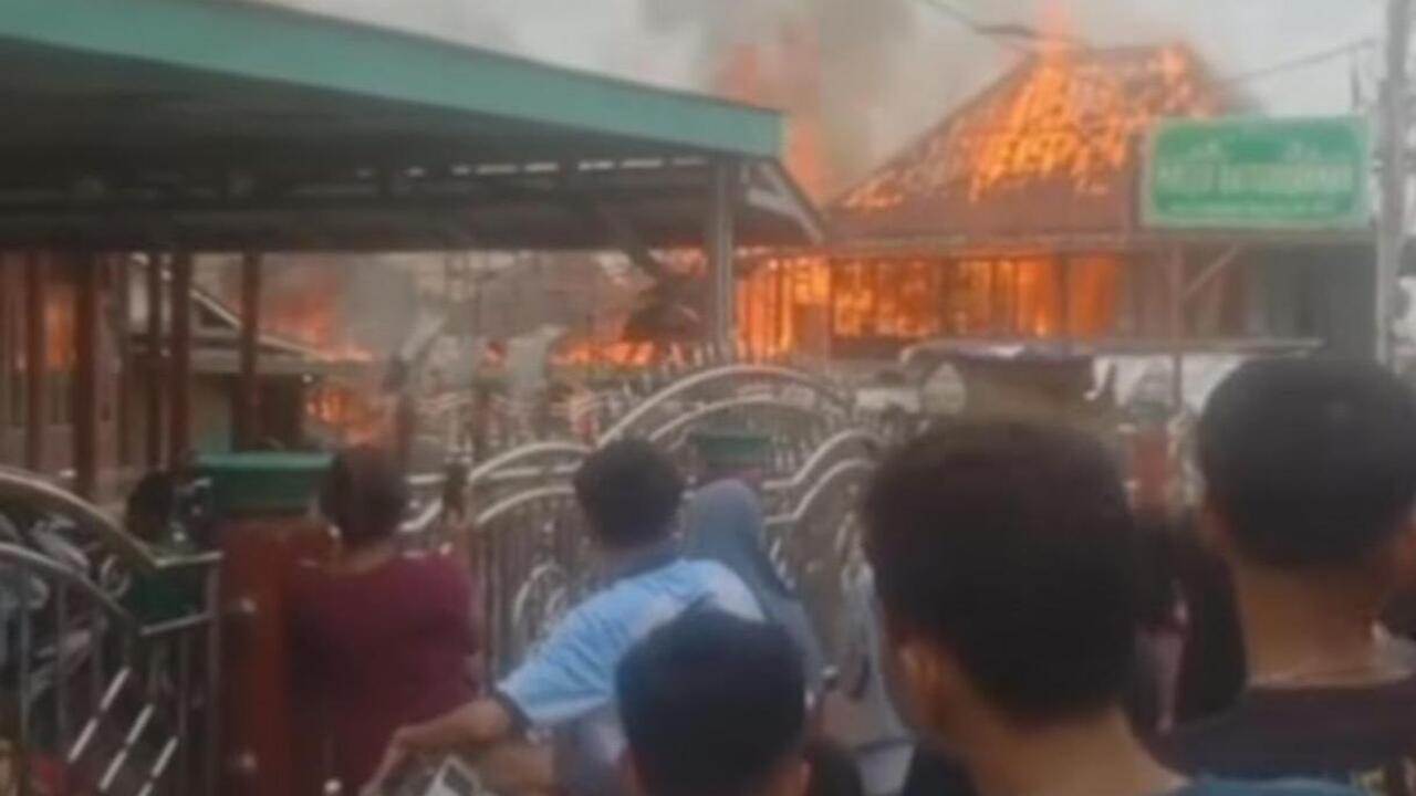 Kebakaran Sore Hari di Air Balui Hanguskan Empat Rumah Beserta Isinya