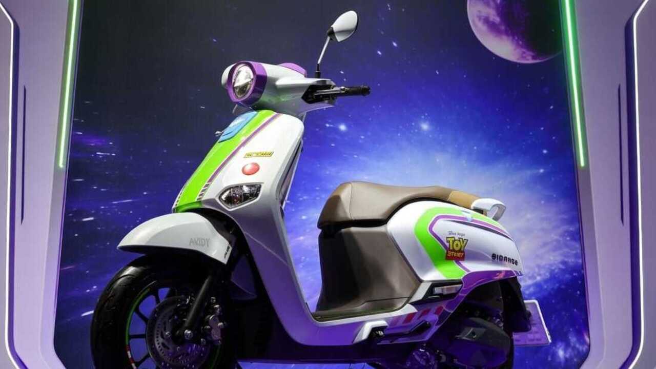 Cuma 2.000 Unit , Honda Giorno+ Buzz Lightyear Limited Edition Skutik Retro  Unik Tahun Ini. 