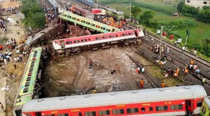 Tragis! 2 Kereta Api Tabrakan di India Sebabkan 300 Orang Meninggal dan 850 Korban Luka-luka... 