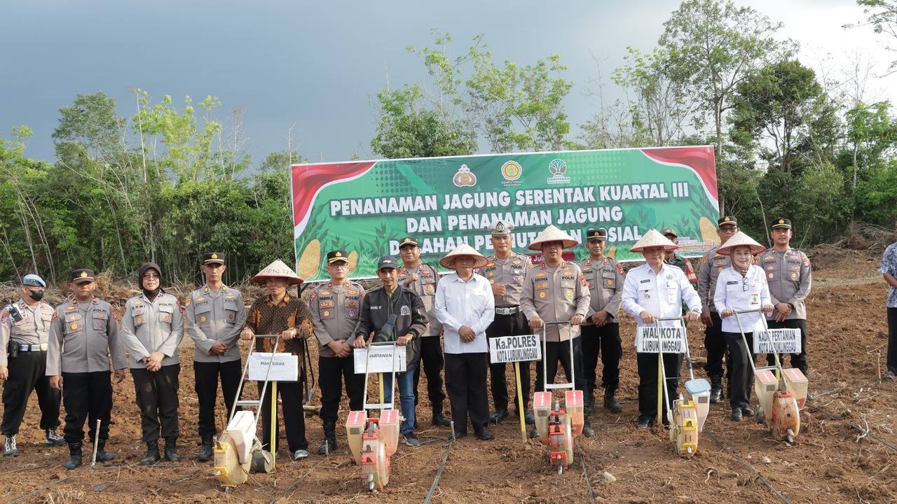 Dukung Swasembada Pangan, Kapolres dan Forkompinda Lubuklinggau Menanam Jagung Bersama