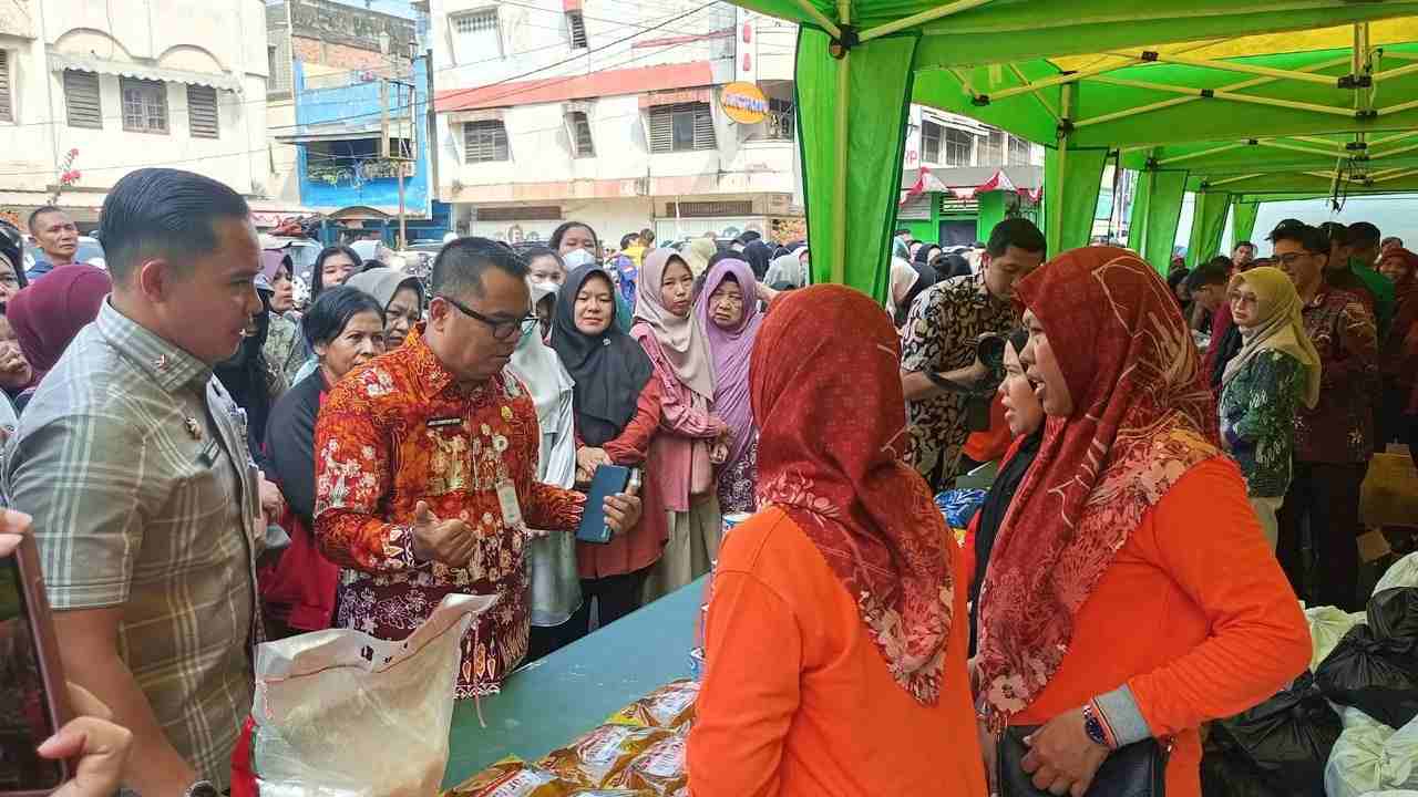 Berburu Pangan Murah, Warga Serbu GPM di Mambo II