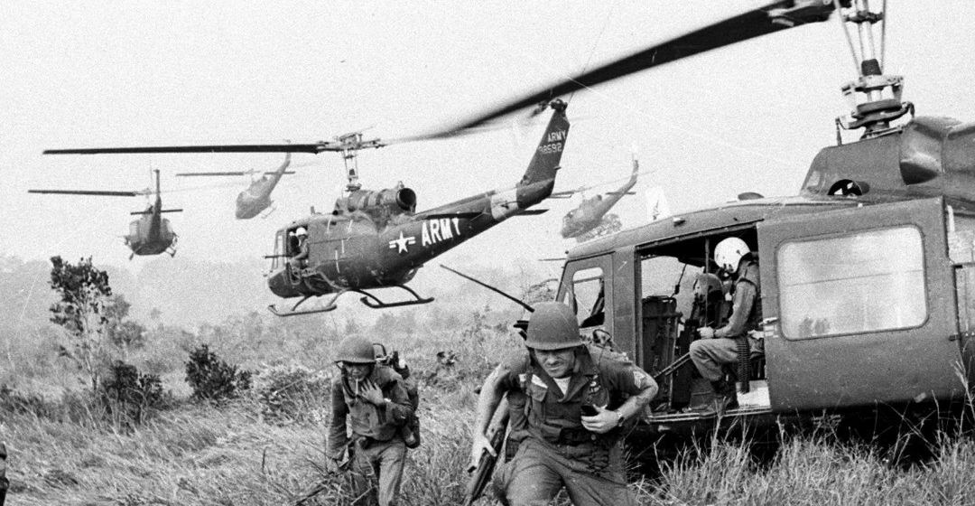 Bell UH-1 Iroquois: Kiprah Legendaris Helikopter yang Mewarnai Perang Vietnam