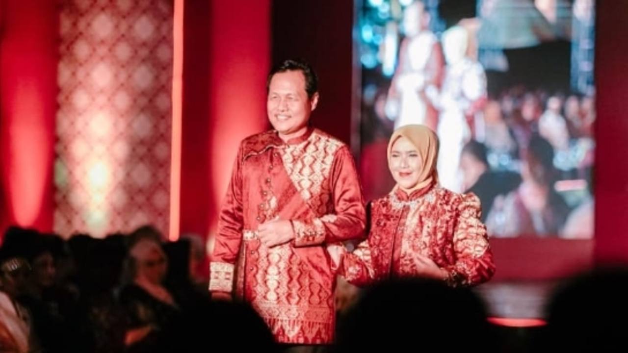 Bupati Edison Mempromosikan Songket Makraje di Ajang SSN 2025 Berharapkan Songket Makraje Go Internasional