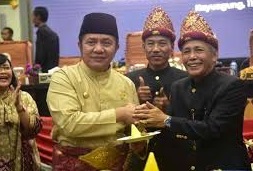 Bupati OKI H Iskandar SE Mundur, Walikota Nanan Ngaku Tak Perlu Mundur, Walikota Palembang?