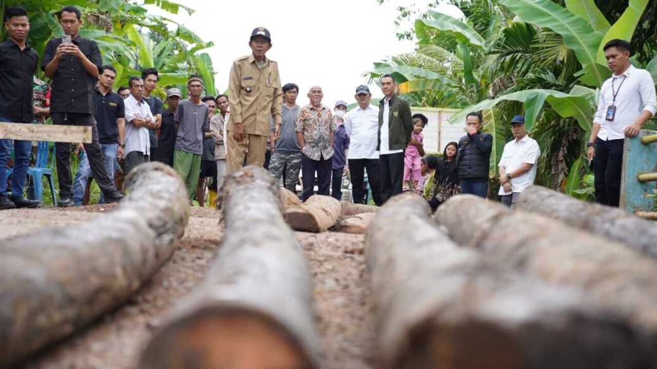 Sat-Set, Bupati OKI Cek Langsung Jembatan Rusak di Desa Kandis