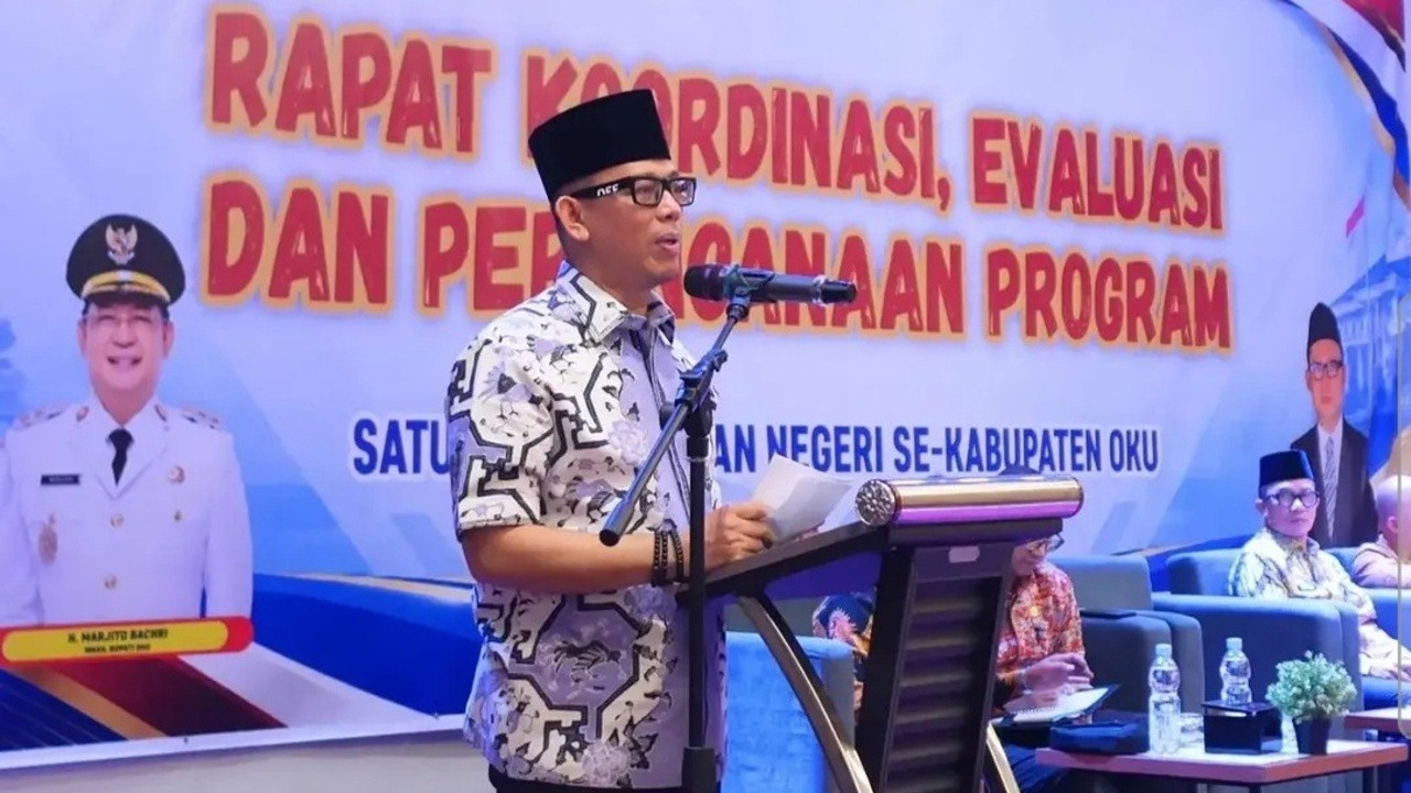 Teddy Minta Guru di OKU Jauhi Pinjol dan Judol