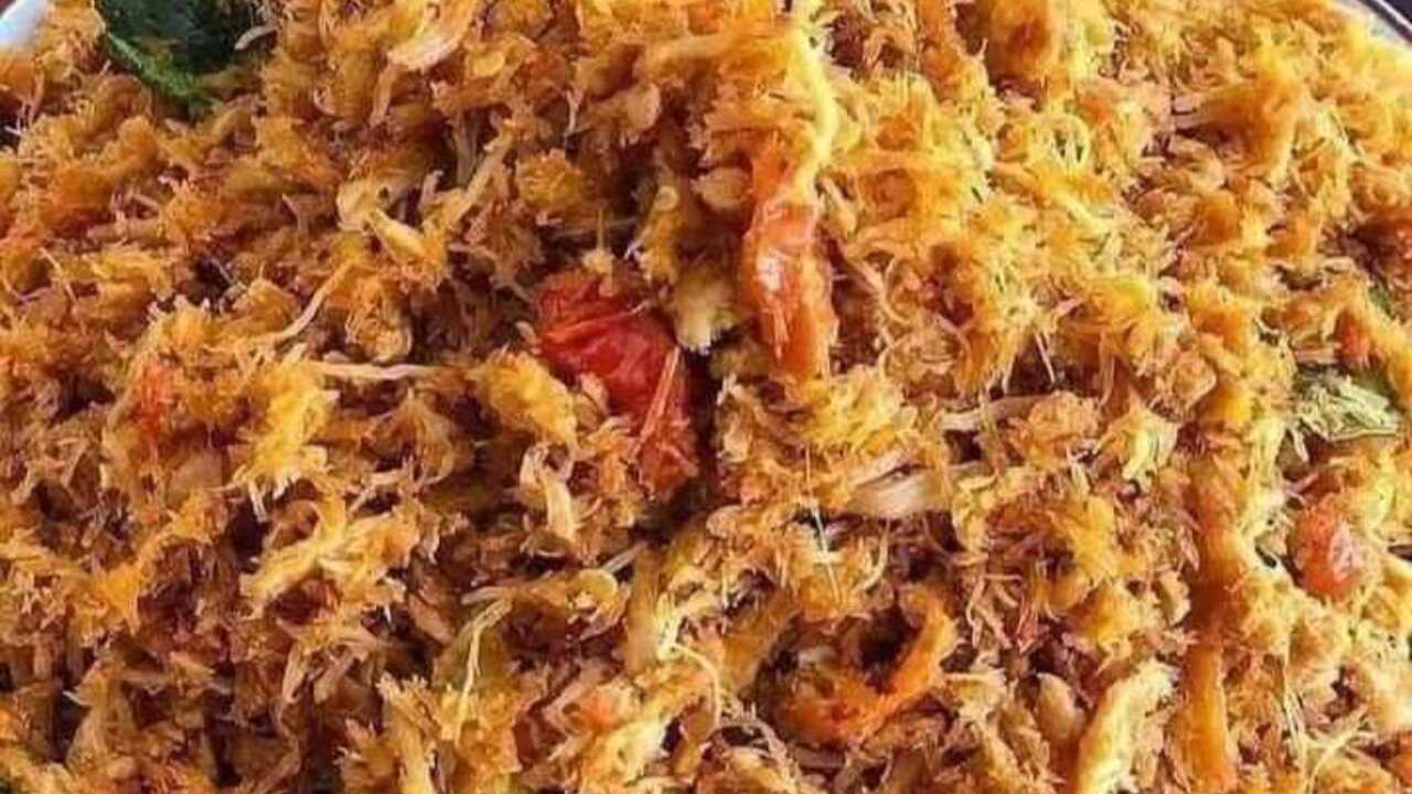 Serundeng Ayam Suwir, Lauk Praktis Kaya Rasa yang Tahan Lama