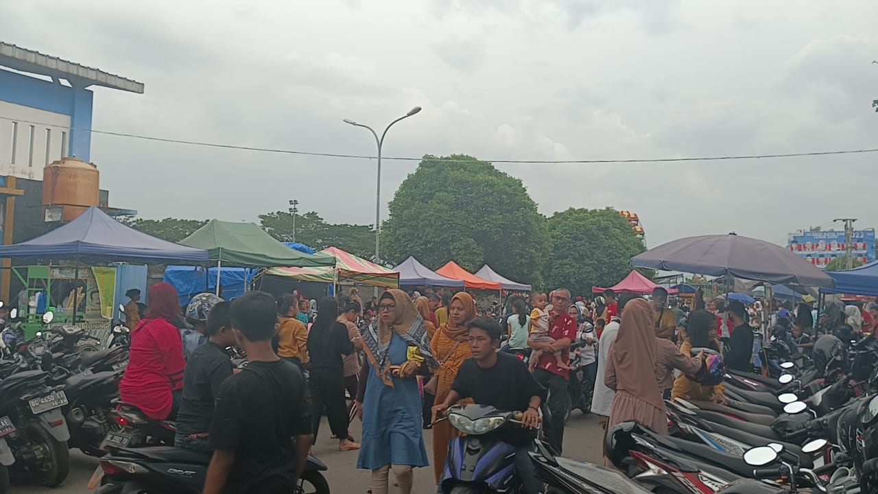 Padat Merayap ! Semakin Gelap Seputaran TSE Kayuagung Semakin Ramai.