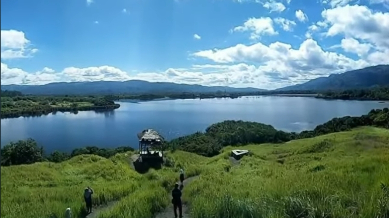 Tersembunyi Di Balik Perbukitan Hijau: Danau Suoh Lampung Sajikan Pemandangan Alam Mempesona!