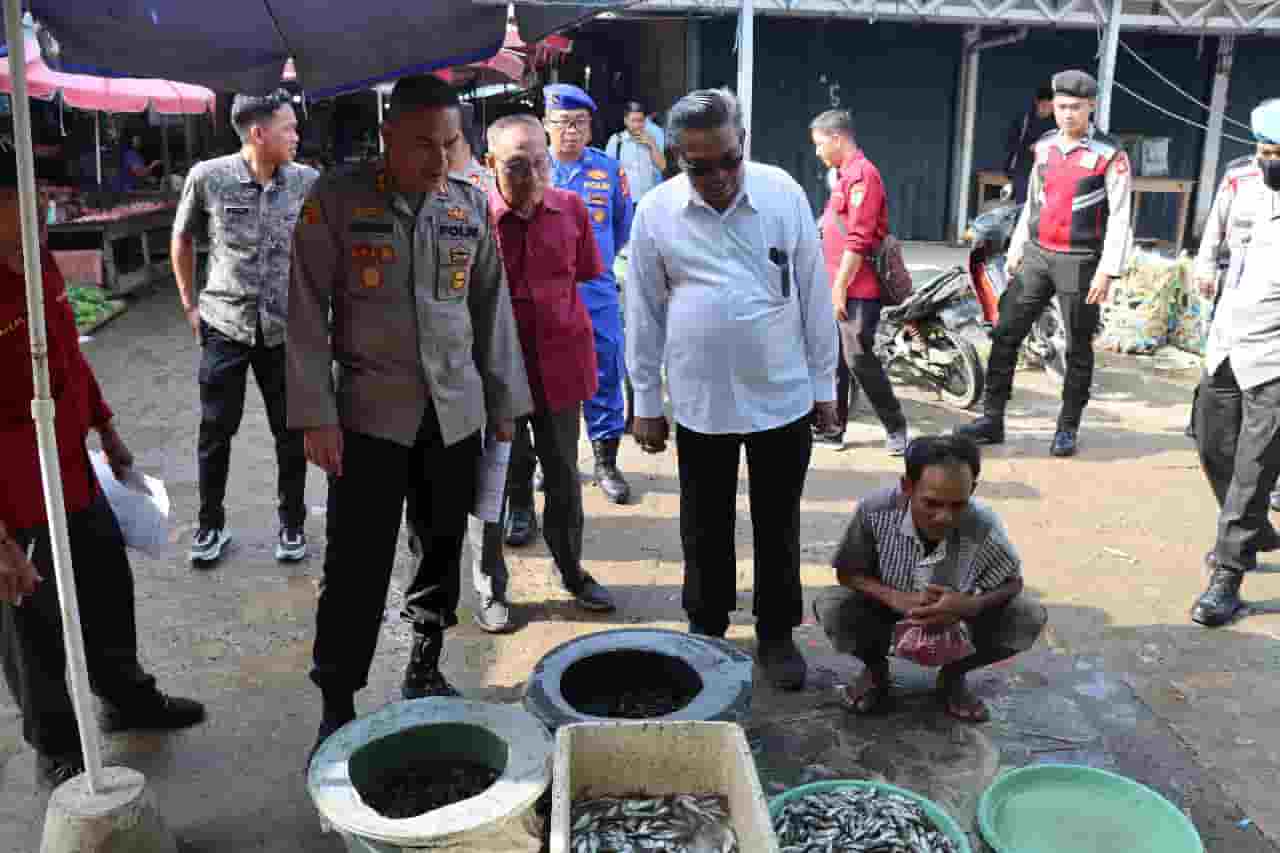 Jelang Nataru, Harga Sembako di Pasar Randik Sekayu Stabil, Ini Kata Kapolres Muba...