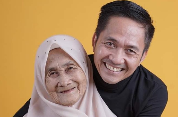 PJ Walikota Palembang Ratu Dewa Doakan Surga untuk Emak