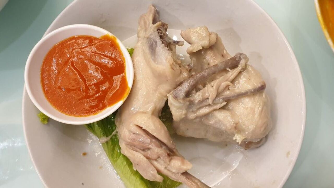 Ayam Pop : Kuliner Khas Minang yang Melegenda dan Terus Eksis di Tengah Gempuran Tren Makanan Modern