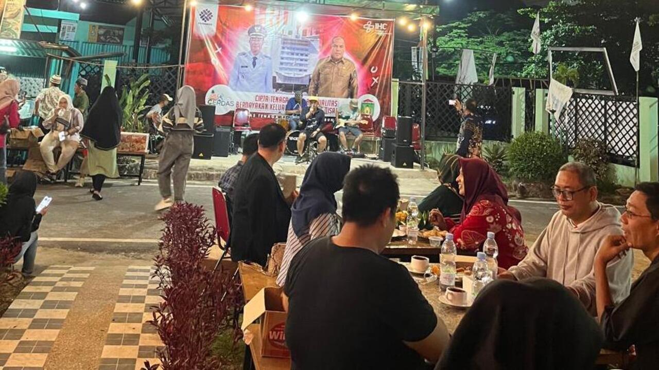 Kampanyekan Program CERDAS, Disnaker Prabumulih Gelar Live Music