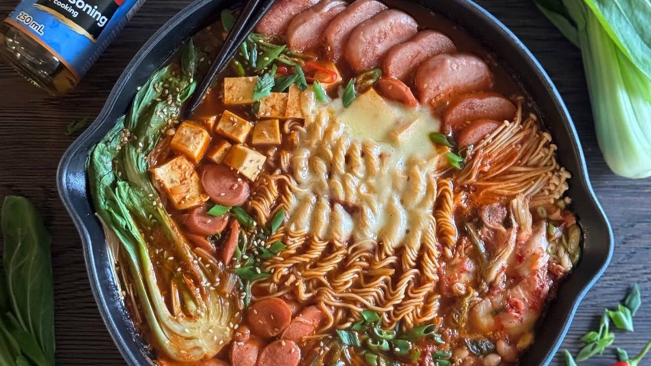 Budae Jjigae : Perpaduan Sejarah dan Rasa dalam Semangkuk Sup Pedas Korea