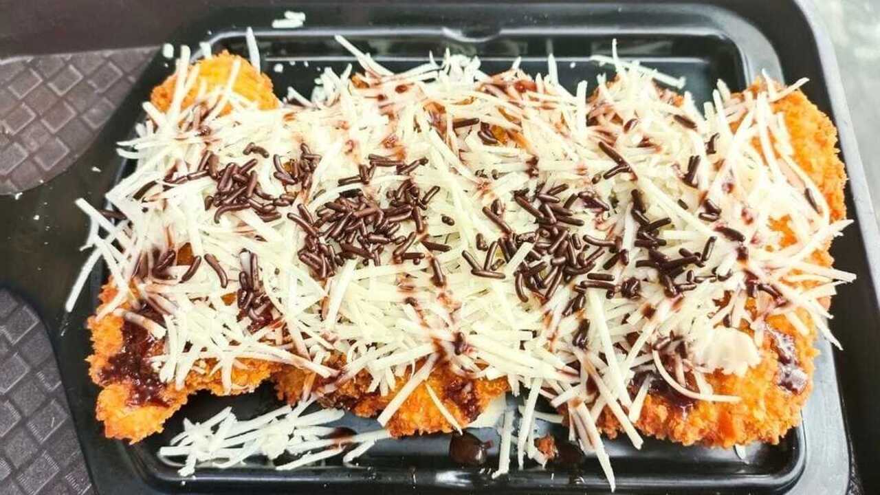 Pisang Goreng Coklat Keju, Jajanan Tradisional yang Kian Digemari Generasi Muda