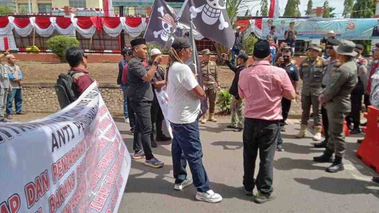 HUT Kabupaten Muara Enim ke 79 Dapat Kado Aksi Demo