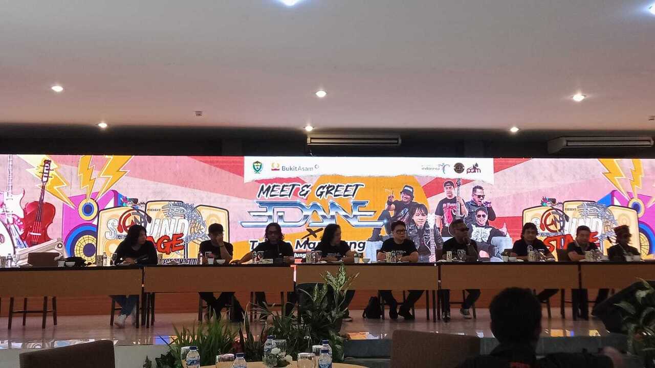 Grup Band Edane Terkesan dengan Pindang Baung dan Pilih Gear Lokal Saat Tampil