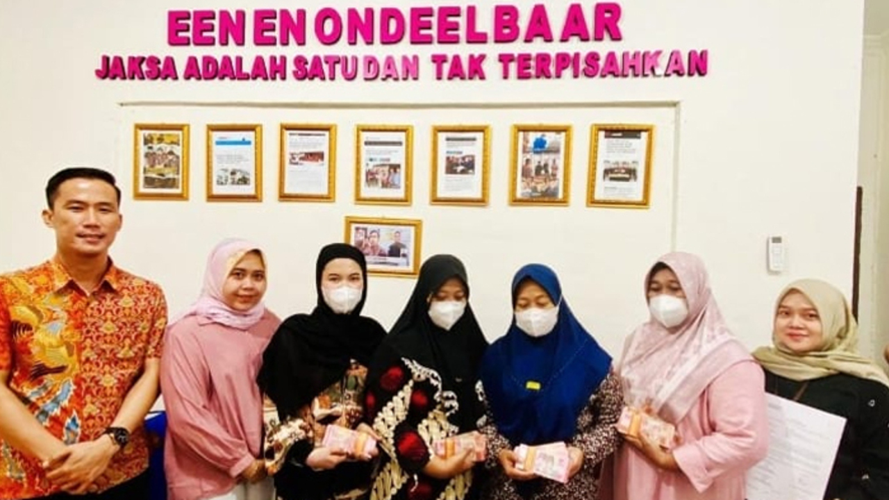 Keluarga Empat Terdakwa Dugaan Tipikor Anggaran Belanja di Dispora OKI Serahkan Uang Titipan