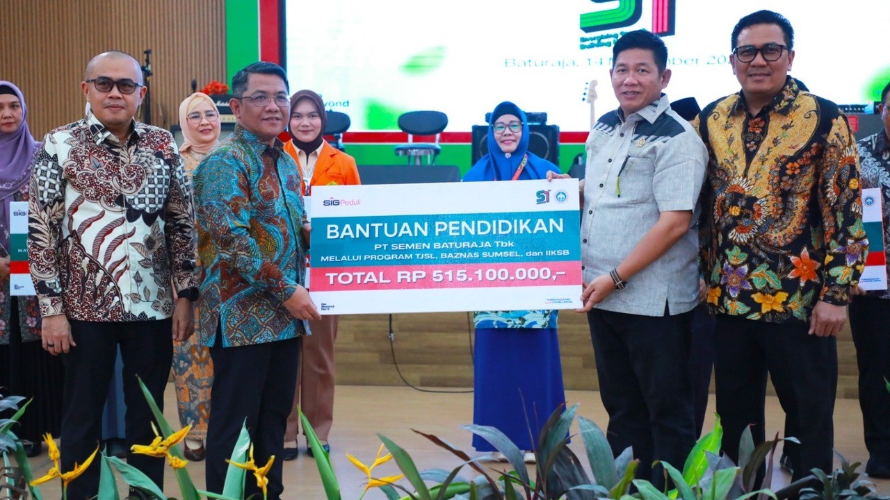 Rayakan HUT ke – 51 Tahun, Semen Baturaja Salurkan Bantuan Senilai Rp715,1 Juta untuk Masyarakat