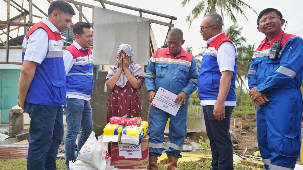 Kawal Misi Kemanusiaan, Dirut PGN Turun Langsung Serahkan Bantuan Bencana Aceh dan Sumatera Utara