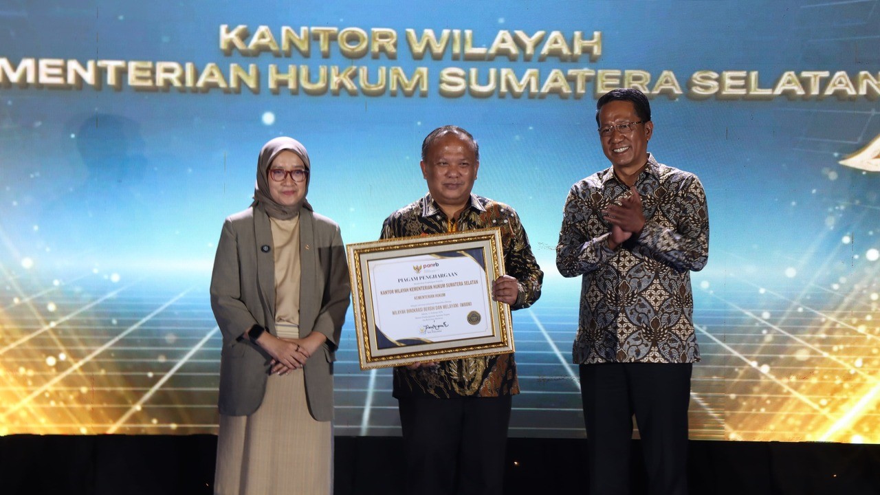 Kemenkum Sumsel Terima Penghargaan WBBM dari Menpan RB