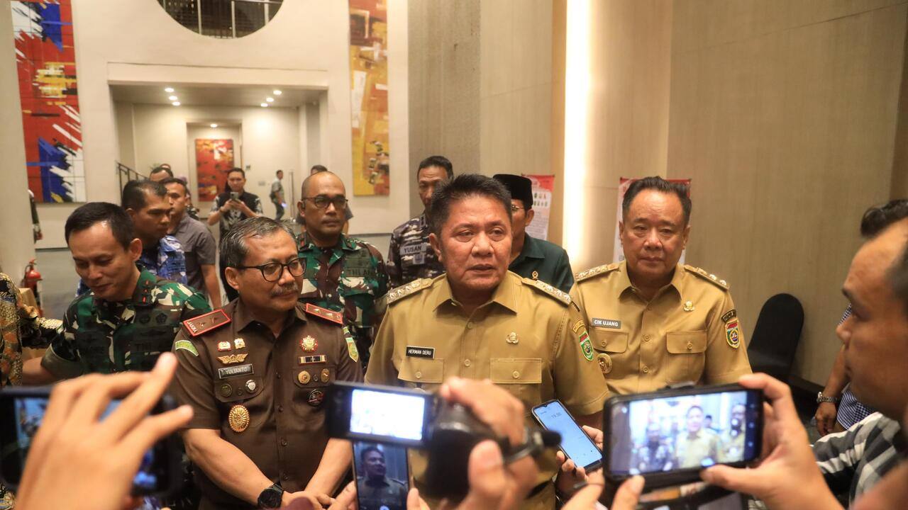 Gubernur Herman Deru Tegaskan Kesetaraan: Non-ASN Kini Bisa Kenakan Seragam Kuning Khaki