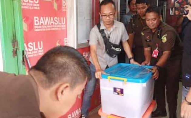 Usut Dugaan Korupsi Dana Hibah Penyidik Kejari Geledah Kantor Bawaslu OKU Timur dan Sita Dokumen