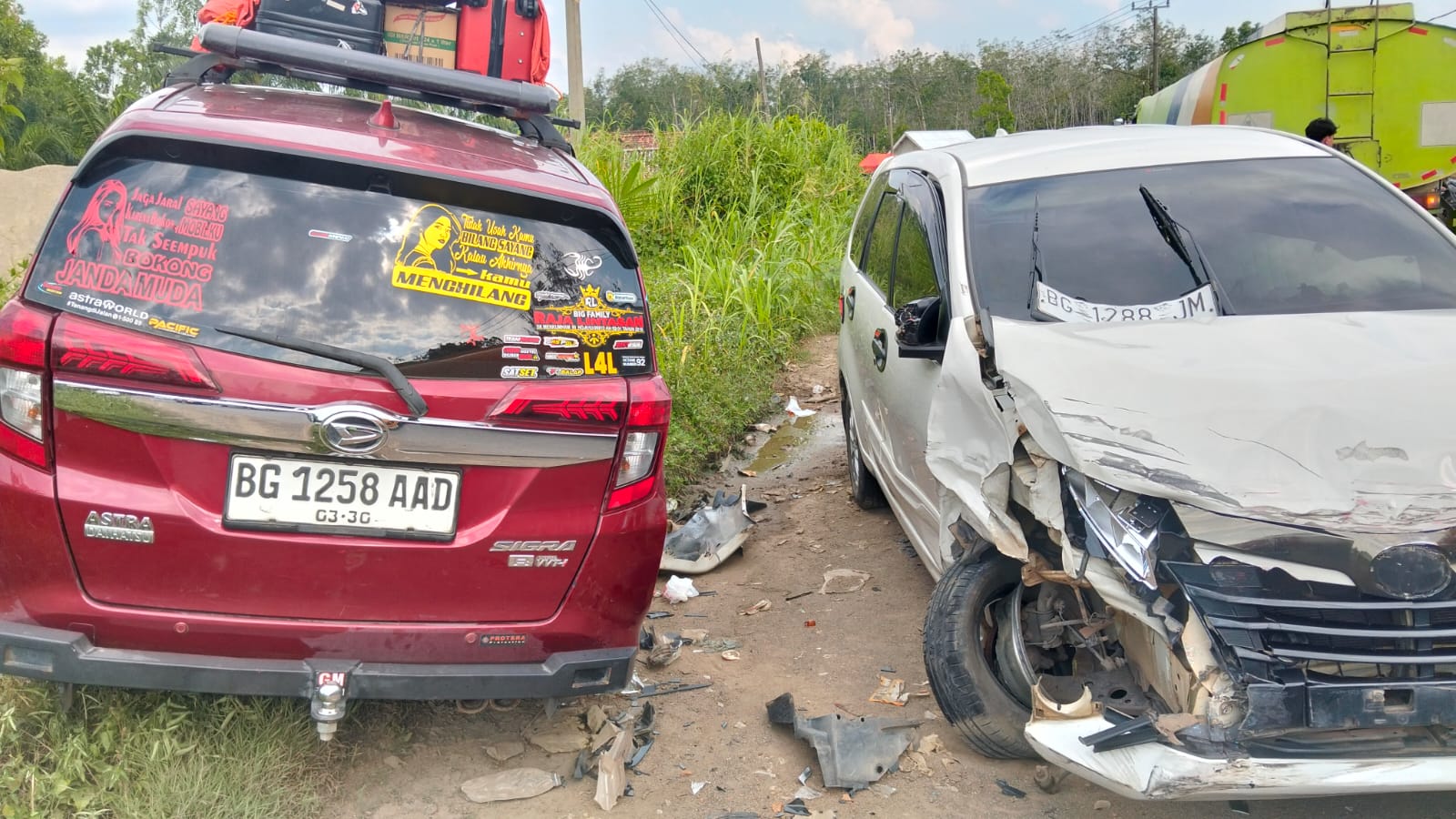 Tiga Mobil Tabrakan, Pengemudi dan Penumpang Selamat