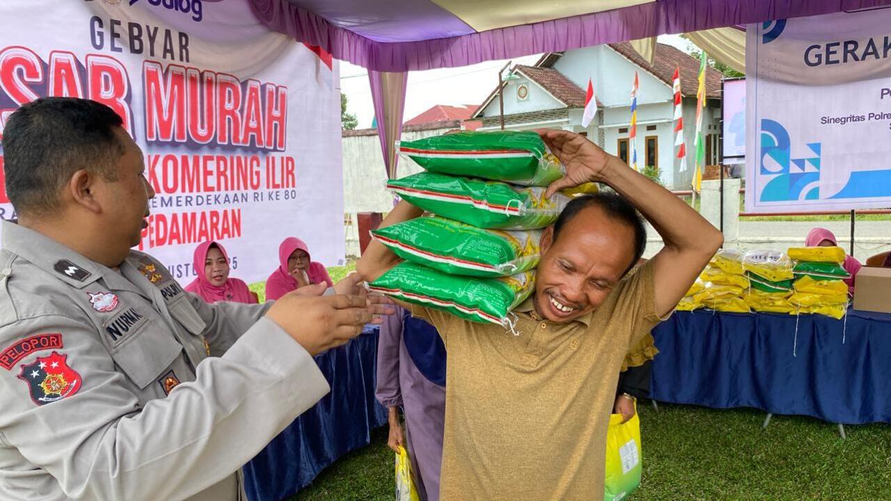 Gerakan Pangan Murah Polres OKI yang Dilaksanakan Polsek Pedamaran Disambut Antusias Masyarakat