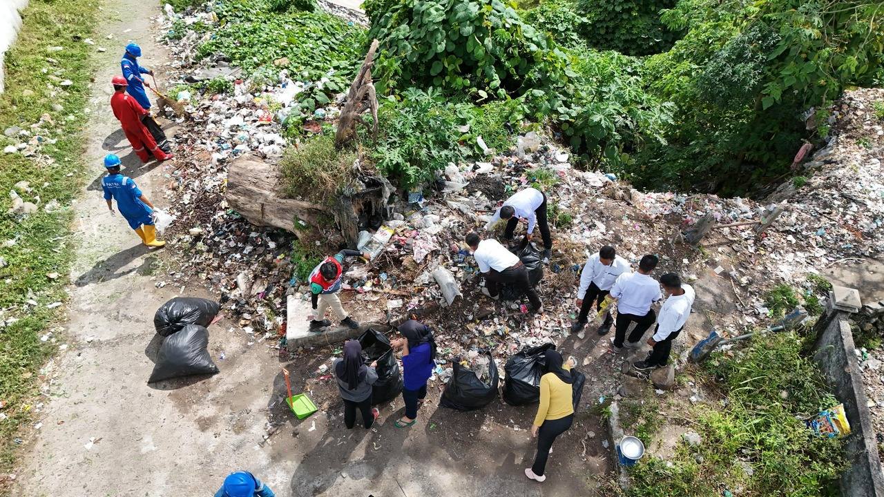 Rayakan Hari lingkungan Hidup Sedunia, Pertamina Bersama Masyarakat Giatkan Aksi Bersih Sampah di Daerah Alira