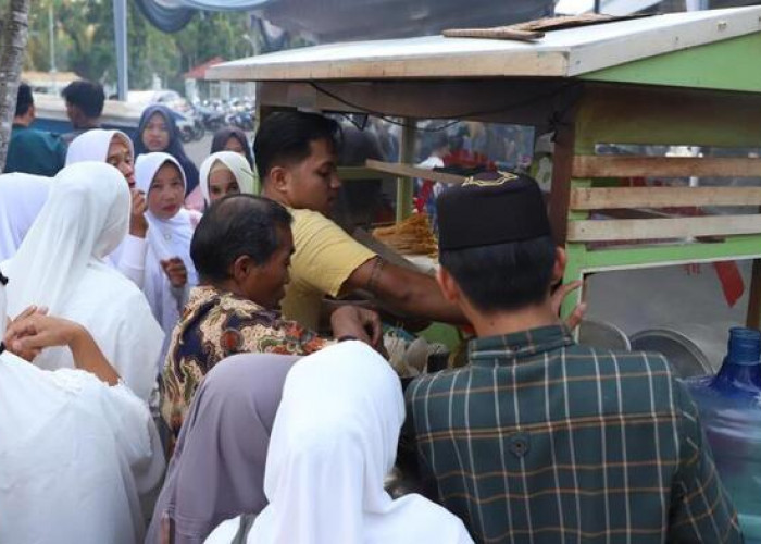 Borong Sate Padang, Pj Bupati Apriyadi Bukber Anak Yatim dan Piatu di Muba