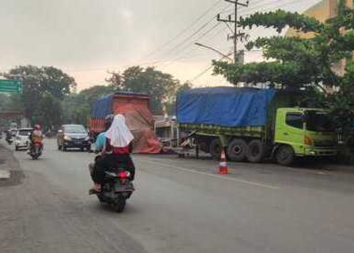 Keluhkan Angkutan Batubara yang Parkir di Pinggir Jalan, Warga: Bikin Macet dan Lakalantas