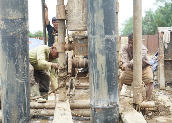 Satgas Kebut Pekerjaan, Pemasangan Pipa Pylon Jembatan Gantung Kuala Dua Belas Dipercepat