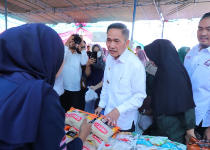 Warga Sambut Antusias, Pemkot Palembang dan HIPMI Gelar Pasar Murah di Griya Borang Indah