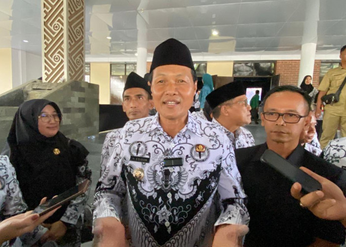 Kado HUT PGRI, Rehab Mess Hingga Kuliah S2 Gratis 