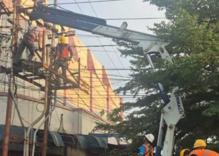 PLN ULP Baturaja Berhasil Memulihkan Kondisi Kelistrikan Pasca Badai