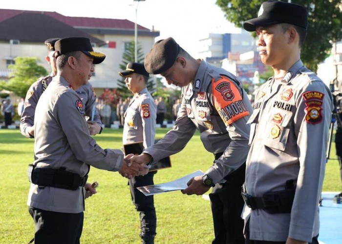 Kapolda Sumsel Beri Penghargaan 48 Personel Berprestasi, Dukung Transformasi SDM Polri Unggul