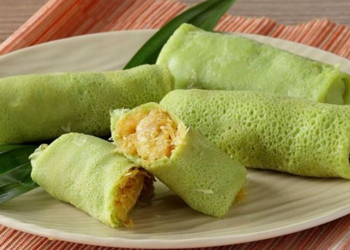 Dadar Gulung Isi Pisang, Kuliner Tradisional yang Tetap Bertahan di Tengah Gempuran Jajanan Modern