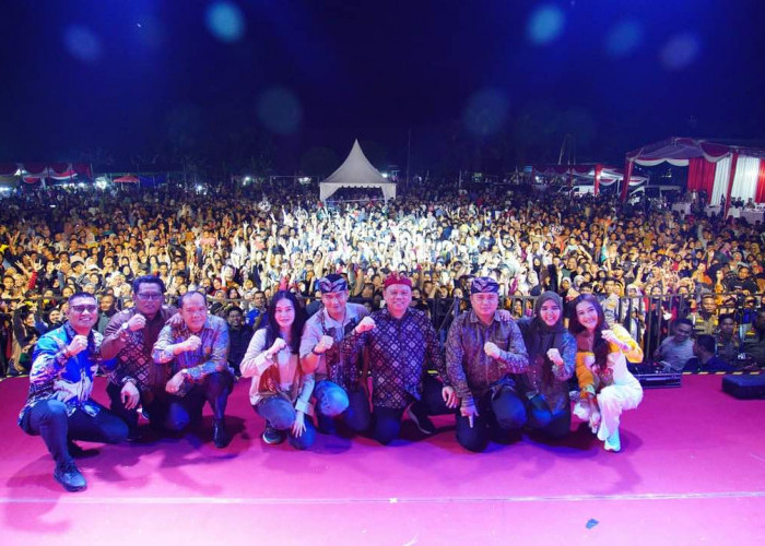 Tumpah Ruah.!! Masyarakat Antusias Saksikan Festival Bali