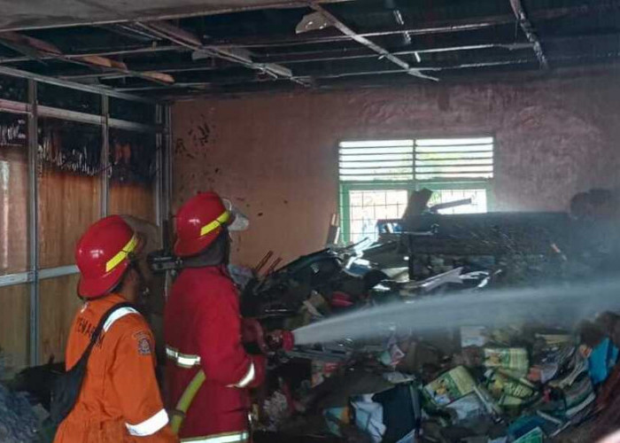 Perpustakaan SMP Muhammadiyah Prabumulih Terbakar, Ribuan Buku Rusak