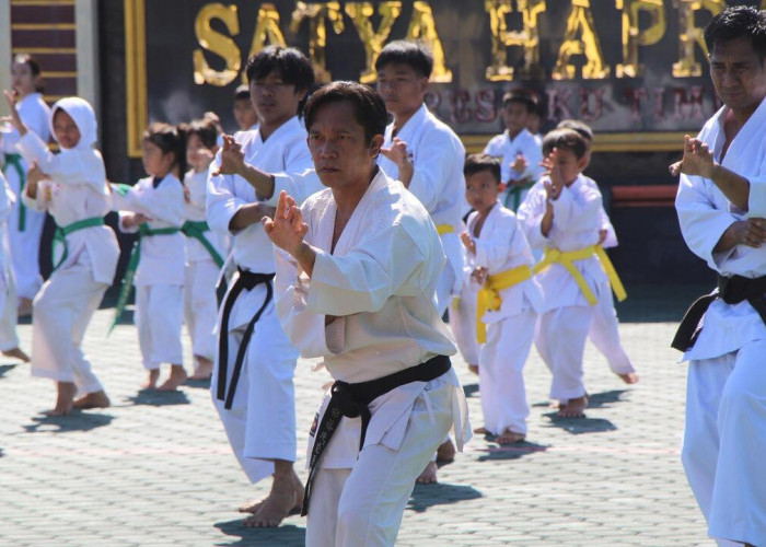 Semarakkan HUT Bhayangkara Ke-80 di Polres OKU Timur, 206 Karateka Ikuti UKT