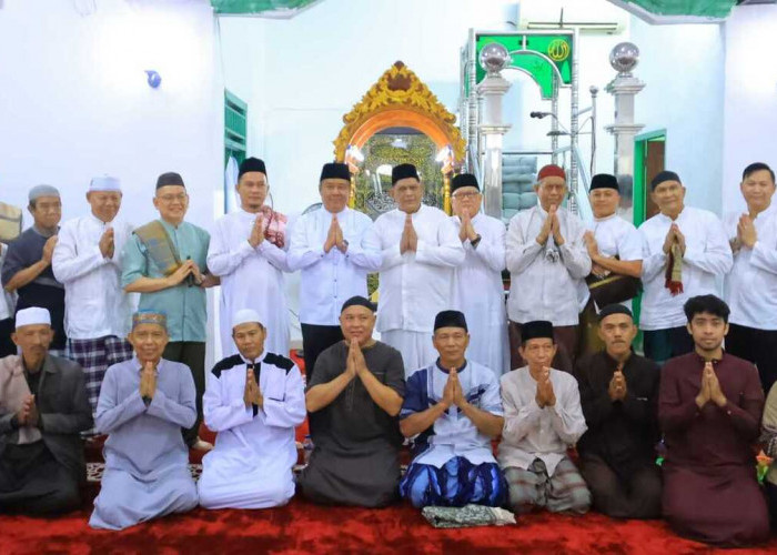 Wagub Sumsel Cik Ujang Safari Jumat di Masjid Al-Ikhlas, Salurkan Bantuan dan Siapkan Hewan Kurban