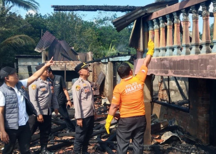 Diduga Dipicu Korsleting Listrik, Rumah Panggung di Desa Pangkul Prabumulih Ludes Terbakar