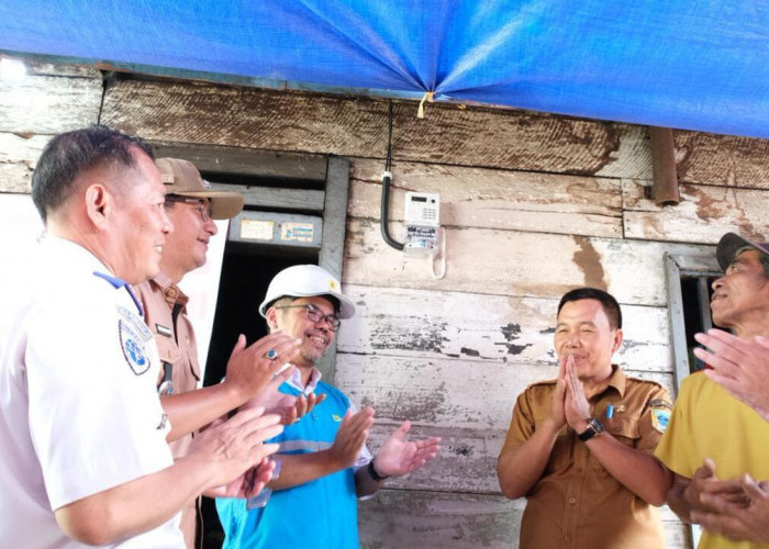 Sambut HPN, PLN Hadirkan Terang dan Harapan bagi Keluarga Mino di Lahat
