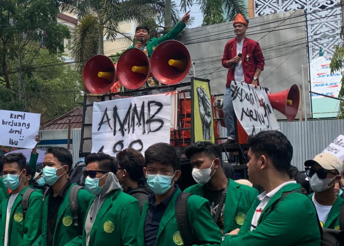 Ratusan Mahasiswa AMB Serukan Tindakan Tegas Terkait Kebakaran Hutan dan Polusi Udara di Sumatera Selatan