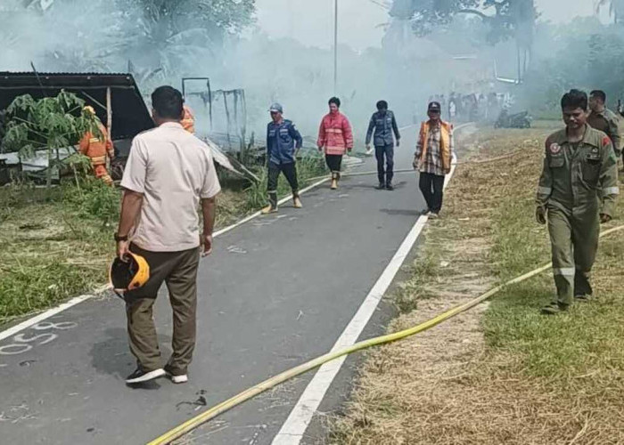 Diduga Dipicu Puntung Rokok, Rumah Papan di Sukajadi Prabumulih Ludes Terbakar