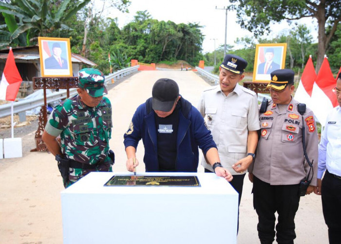 Gubernur Herman Deru Resmikan Jembatan Tumpang Sari di PALI, Perkuat Akses Penghubung dan Pelayanan Dasar